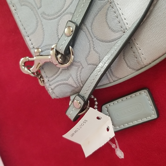 Coach - Picture 3 of 4